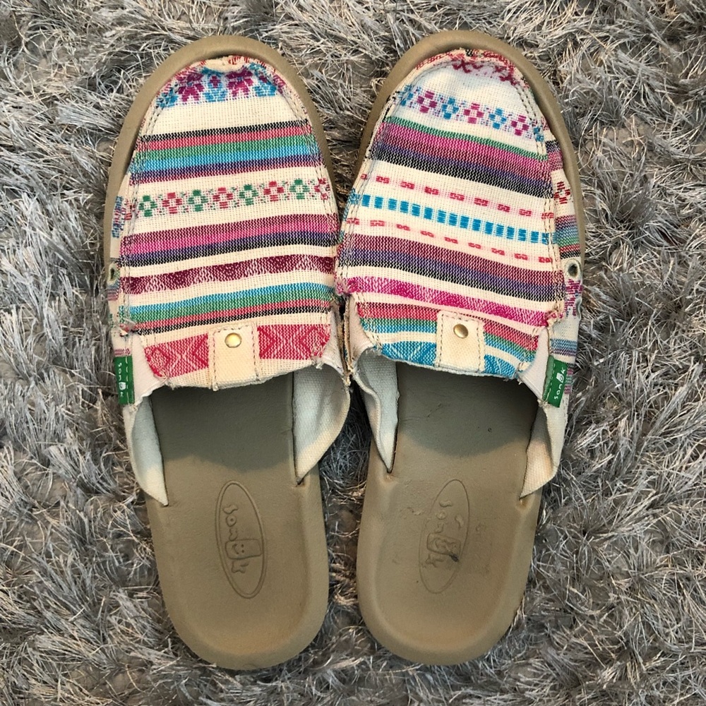 Sanuk - slide ons - Size 7